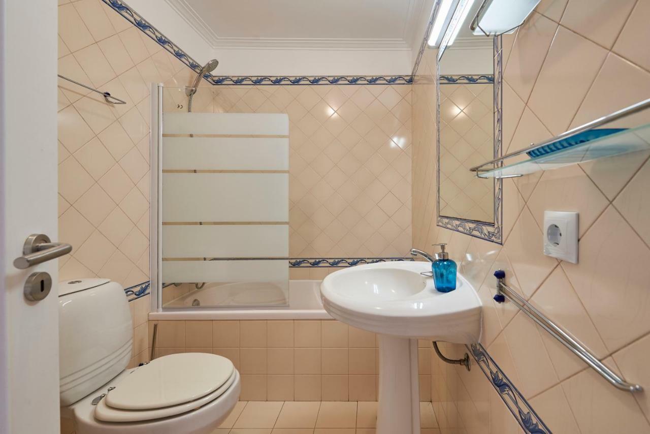 Cozy Apartment In Historic Center With Terrace Lisboa Exteriör bild